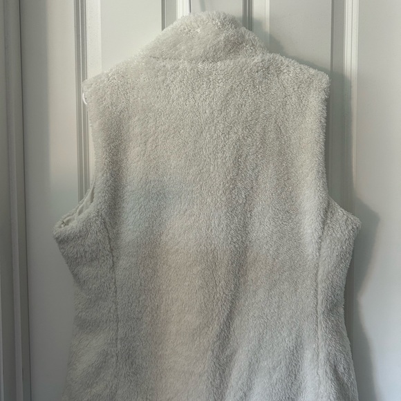 Patagonia White Fleece Vest - Picture 4 of 5